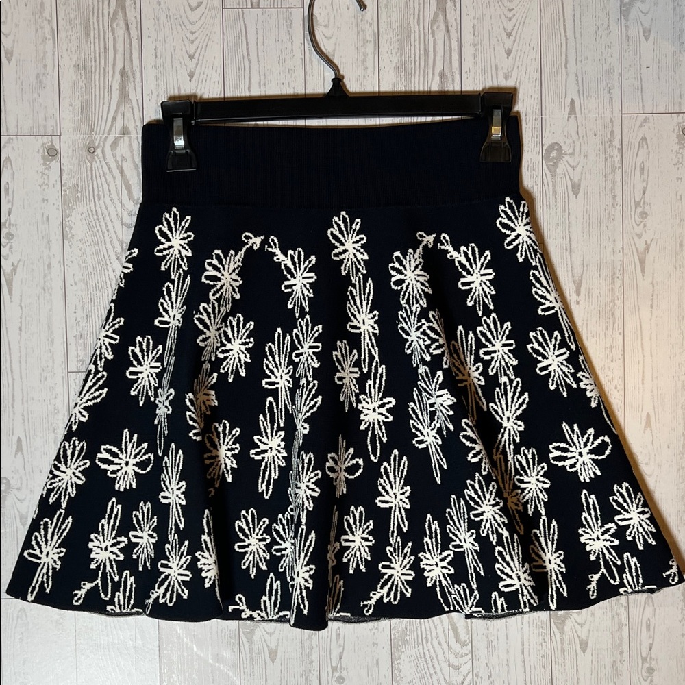 Opening Ceremony Black and White Floral A-Line Skirt - Size S new condition